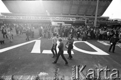 Wrzesień 1981, Gdańsk, Polska.
Napis pod Halą Olivia w Gdańsku, w której obywał się I Krajowy Zjazd Delegatów Solidarności. Dotyczy Dziennika Telewizyjnego.
Fot. Stanisław Składanowski, zbiory Ośrodka KARTA