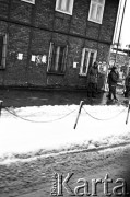 Grudzień 1981, Gdańsk, Polska.
Oddzialy ZOMO na terenie Stoczni Gdańskiej.
Fot. Stanisław Składanowski, zbiory Ośrodka KARTA
