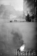 1.05.1982, Gdańsk, Polska.
Stan wojenny. Starcia z ZOMO na gdańskiej Starówce. Na zdjęciu puszka z gazem.
Fot. Stanisław Składanowski, zbiory Ośrodka KARTA
