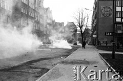 1.05.1982, Gdańsk, Polska.
Stan wojenny. Ulice Gdańska w dniu starć ulicznych opozycjonistów i milicji.
Fot. Stanisław Składanowski, zbiory Ośrodka KARTA
