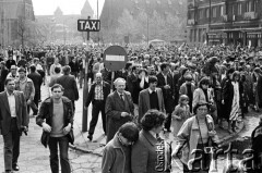 1.05.1982, Gdańsk, Polska.
Stan wojenny. Niezależna demonstracja.
Fot. Stanisław Składanowski, zbiory Ośrodka KARTA
