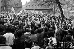 1.05.1982, Gdańsk, Polska.
Stan wojenny. Niezależna demonstracja.
Fot. Stanisław Składanowski, zbiory Ośrodka KARTA
