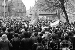 1.05.1982, Gdańsk, Polska.
Stan wojenny. Niezależna demonstracja.
Fot. Stanisław Składanowski, zbiory Ośrodka KARTA
