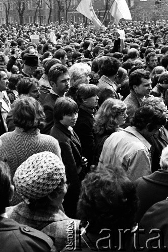 1.05.1982, Gdańsk, Polska.
Stan wojenny. Niezależna demonstracja.
Fot. Stanisław Składanowski, zbiory Ośrodka KARTA
