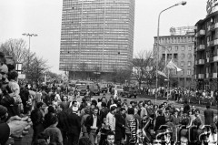 1.05.1982, Gdańsk, Polska.
Stan wojenny. Ulice Gdańska w dniu starć ulicznych opozycjonistów i milicji.
Fot. Stanisław Składanowski, zbiory Ośrodka KARTA
