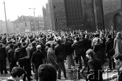 1.05.1982, Gdańsk, Polska.
Stan wojenny. Ulice Gdańska w dniu starć ulicznych opozycjonistów i milicji.
Fot. Stanisław Składanowski, zbiory Ośrodka KARTA
