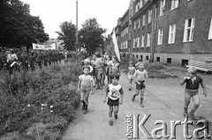 Sierpień 1988, Gdańsk, Polska.
Regionalna Komisja Koordynacyjna NSZZ „Solidarność” wezwała do rozpoczęcia strajku w całym Regionie Gdańskim. 