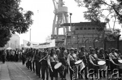 Sierpień 1988, Gdańsk, Polska.
Regionalna Komisja Koordynacyjna NSZZ „Solidarność” wezwała do rozpoczęcia strajku w całym Regionie Gdańskim. 