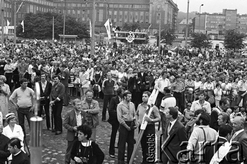 Sierpień 1988, Gdańsk, Polska.
Regionalna Komisja Koordynacyjna NSZZ „Solidarność” wezwała do rozpoczęcia strajku w całym Regionie Gdańskim. 