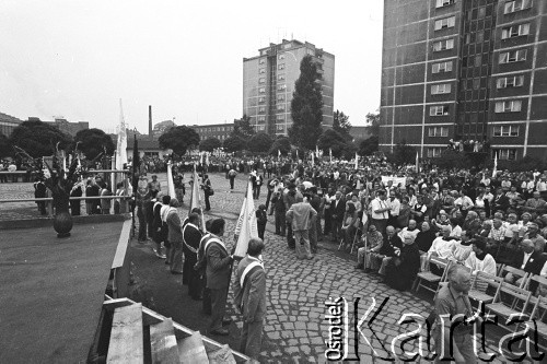 Sierpień 1988, Gdańsk, Polska.
Regionalna Komisja Koordynacyjna NSZZ „Solidarność” wezwała do rozpoczęcia strajku w całym Regionie Gdańskim. 