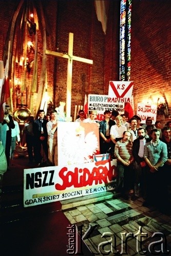 Sierpień 1988, Gdańsk, Polska.
Regionalna Komisja Koordynacyjna NSZZ „Solidarność” wezwała do rozpoczęcia strajku w całym Regionie Gdańskim. 