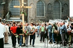 Sierpień 1988, Gdańsk, Polska.
Regionalna Komisja Koordynacyjna NSZZ „Solidarność” wezwała do rozpoczęcia strajku w całym Regionie Gdańskim. 