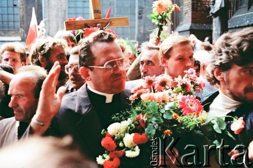 Sierpień 1988, Gdańsk, Polska.
Regionalna Komisja Koordynacyjna NSZZ „Solidarność” wezwała do rozpoczęcia strajku w całym Regionie Gdańskim. 