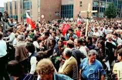 Sierpień 1988, Gdańsk, Polska.
Regionalna Komisja Koordynacyjna NSZZ „Solidarność” wezwała do rozpoczęcia strajku w całym Regionie Gdańskim. 