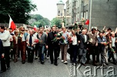 Sierpień 1988, Gdańsk, Polska.
Regionalna Komisja Koordynacyjna NSZZ „Solidarność” wezwała do rozpoczęcia strajku w całym Regionie Gdańskim. 