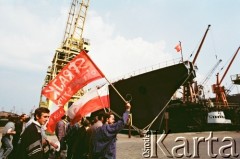 Sierpień 1988, Gdańsk, Polska.
Regionalna Komisja Koordynacyjna NSZZ „Solidarność” wezwała do rozpoczęcia strajku w całym Regionie Gdańskim. 