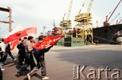 Sierpień 1988, Gdańsk, Polska.
Regionalna Komisja Koordynacyjna NSZZ „Solidarność” wezwała do rozpoczęcia strajku w całym Regionie Gdańskim. 