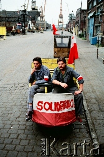 Sierpień 1988, Gdańsk, Polska.
Regionalna Komisja Koordynacyjna NSZZ „Solidarność” wezwała do rozpoczęcia strajku w całym Regionie Gdańskim. 
