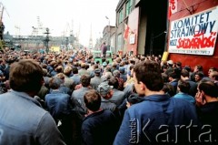 Sierpień 1988, Gdańsk, Polska.
Regionalna Komisja Koordynacyjna NSZZ „Solidarność” wezwała do rozpoczęcia strajku w całym Regionie Gdańskim. 
