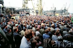 Sierpień 1988, Gdańsk, Polska.
Regionalna Komisja Koordynacyjna NSZZ „Solidarność” wezwała do rozpoczęcia strajku w całym Regionie Gdańskim. 