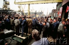 Sierpień 1988, Gdańsk, Polska.
Regionalna Komisja Koordynacyjna NSZZ „Solidarność” wezwała do rozpoczęcia strajku w całym Regionie Gdańskim. 