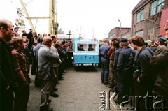 Sierpień 1988, Gdańsk, Polska.
Regionalna Komisja Koordynacyjna NSZZ „Solidarność” wezwała do rozpoczęcia strajku w całym Regionie Gdańskim. 