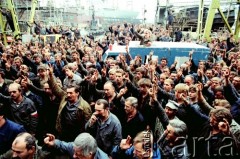 Sierpień 1988, Gdańsk, Polska.
Regionalna Komisja Koordynacyjna NSZZ „Solidarność” wezwała do rozpoczęcia strajku w całym Regionie Gdańskim. 