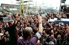 Sierpień 1988, Gdańsk, Polska.
Regionalna Komisja Koordynacyjna NSZZ „Solidarność” wezwała do rozpoczęcia strajku w całym Regionie Gdańskim. 