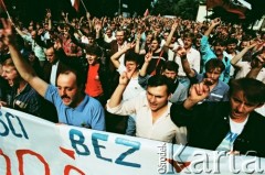 Sierpień 1988, Gdańsk, Polska.
Regionalna Komisja Koordynacyjna NSZZ „Solidarność” wezwała do rozpoczęcia strajku w całym Regionie Gdańskim. 