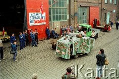 Sierpień 1988, Gdańsk, Polska.
Regionalna Komisja Koordynacyjna NSZZ „Solidarność” wezwała do rozpoczęcia strajku w całym Regionie Gdańskim. 