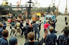 Sierpień 1988, Gdańsk, Polska.
Regionalna Komisja Koordynacyjna NSZZ „Solidarność” wezwała do rozpoczęcia strajku w całym Regionie Gdańskim. 