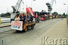 Sierpień 1988, Gdańsk, Polska.
Regionalna Komisja Koordynacyjna NSZZ „Solidarność” wezwała do rozpoczęcia strajku w całym Regionie Gdańskim. 