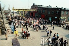 Sierpień 1988, Gdańsk, Polska.
Regionalna Komisja Koordynacyjna NSZZ „Solidarność” wezwała do rozpoczęcia strajku w całym Regionie Gdańskim. 