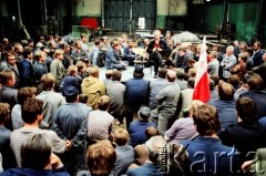 Sierpień 1988, Gdańsk, Polska.
Regionalna Komisja Koordynacyjna NSZZ „Solidarność” wezwała do rozpoczęcia strajku w całym Regionie Gdańskim. 