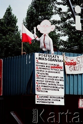 Sierpień 1988, Gdańsk, Polska.
Regionalna Komisja Koordynacyjna NSZZ „Solidarność” wezwała do rozpoczęcia strajku w całym Regionie Gdańskim. 