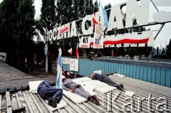 Sierpień 1988, Gdańsk, Polska.
Regionalna Komisja Koordynacyjna NSZZ „Solidarność” wezwała do rozpoczęcia strajku w całym Regionie Gdańskim. 