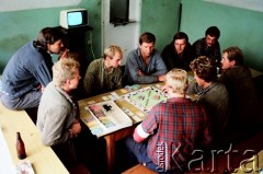 Sierpień 1988, Gdańsk, Polska.
Regionalna Komisja Koordynacyjna NSZZ „Solidarność” wezwała do rozpoczęcia strajku w całym Regionie Gdańskim. 