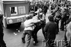 Sierpień 1988, Gdańsk, Polska.
Regionalna Komisja Koordynacyjna NSZZ „Solidarność” wezwała do rozpoczęcia strajku w całym Regionie Gdańskim. 