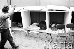 Sierpień 1988, Gdańsk, Polska.
Regionalna Komisja Koordynacyjna NSZZ „Solidarność” wezwała do rozpoczęcia strajku w całym Regionie Gdańskim. 