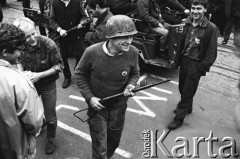 Sierpień 1988, Gdańsk, Polska.
Regionalna Komisja Koordynacyjna NSZZ „Solidarność” wezwała do rozpoczęcia strajku w całym Regionie Gdańskim. 