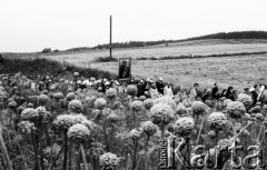 14.08.1983, Zielenice, Polska.
Procesja z obrazem Matki Bożej Zielenickiej.
Fot. Jerzy Szot, zbiory Ośrodka KARTA