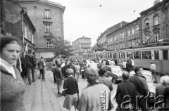 19.06.1983, Częstochowa, Polska.
Druga pielgrzymka Jana Pawła II do Polski. Wierni udają się na mszę świętą celebrowaną przez Jana Pawła II.
Fot. Jerzy Szot, zbiory Ośrodka KARTA