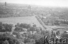 22.06.1983, Kraków, Polska.
Druga pielgrzymka Jana Pawła II do Polski. Panorama Błoni krakowskich podczas mszy świętej celebrowanej przez Jana Pawła II.
Fot. Jerzy Szot, zbiory Ośrodka KARTA