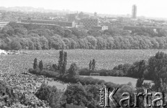 22.06.1983, Kraków, Polska.
Druga pielgrzymka Jana Pawła II do Polski. Panorama Błoni krakowskich podczas mszy świętej sprawowanej przez Jana Pawła II.
Fot. Jerzy Szot, zbiory Ośrodka KARTA