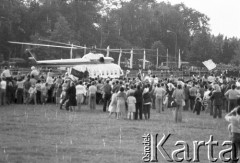 22.06.1983, Kraków, Polska.
Druga pielgrzymka Jana Pawła II do Polski. Przylot papieża  na Błonia krakowskie, gdzie celebrował mszę świętą.
Fot. Jerzy Szot, zbiory Ośrodka KARTA