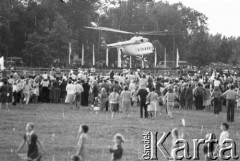 22.06.1983, Kraków, Polska.
Druga pielgrzymka Jana Pawła II do Polski. Przylot papieża  na Błonia krakowskie, gdzie celebrował mszę świętą.
Fot. Jerzy Szot, zbiory Ośrodka KARTA