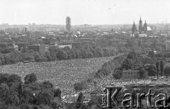 22.06.1983, Kraków, Polska.
Druga pielgrzymka Jana Pawła II do Polski. Panorama Błoni krakowskich podczas mszy świętej sprawowanej przez Jana Pawła II.
Fot. Jerzy Szot, zbiory Ośrodka KARTA