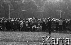 22.06.1983, Kraków, Polska.
Druga pielgrzymka Jana Pawła II do Polski. Wierni podczas mszy świętej celebrowanej przez Jana Pawła II
Fot. Jerzy Szot, zbiory Ośrodka KARTA