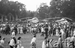 22.06.1983, Kraków, Polska.
Druga pielgrzymka Jana Pawła II do Polski. Przylot papieża na Błonia krakowskie, gdzie celebrował mszę świętą.
Fot. Jerzy Szot, zbiory Ośrodka KARTA