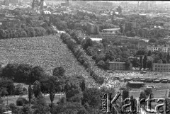 22.06.1983, Kraków, Polska.
Druga pielgrzymka Jana Pawła II do Polski. Błonia krakowskie podczas mszy świętej celebrowanej przez Jana Pawła II.
Fot. Jerzy Szot, zbiory Ośrodka KARTA